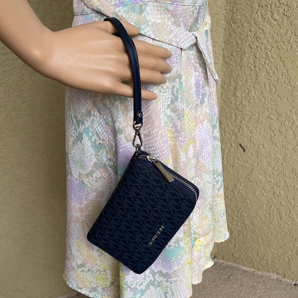 Michael Kors Jet Set Travel Lg Flat Multifunctional Phone Case-Wristlet-Wallet - Picture 4 of 16